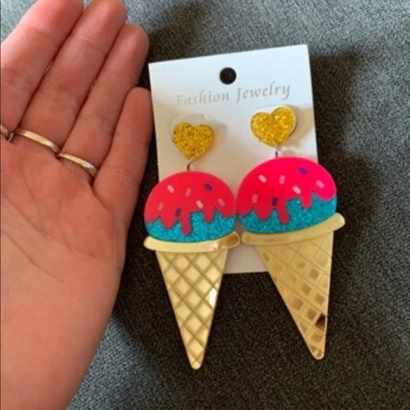 Earrings - Picture 5 of 11